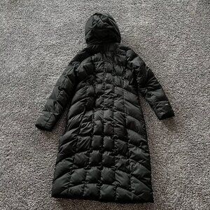 Eddie Bauer Black Parka Long - Size Medium